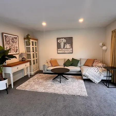 Waimairi Road - Christchurch Holiday Homes